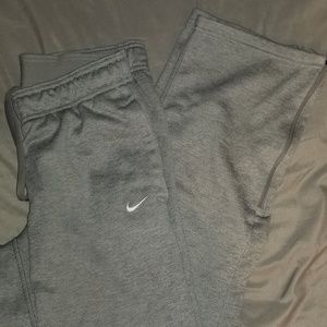 NIKE Sweatpants
